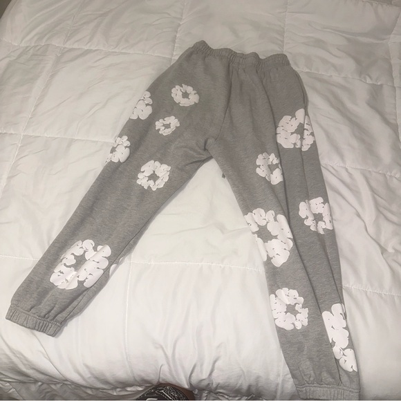 Hello I am selling denim tears pants 100% authentic stylish for men and women - Picture 6 of 9